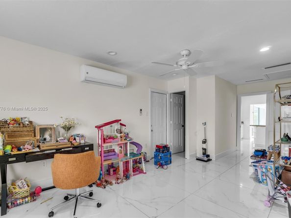 10223 SW 17th St, Miami FL 33165