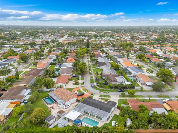 10223 SW 17th St, Miami FL 33165