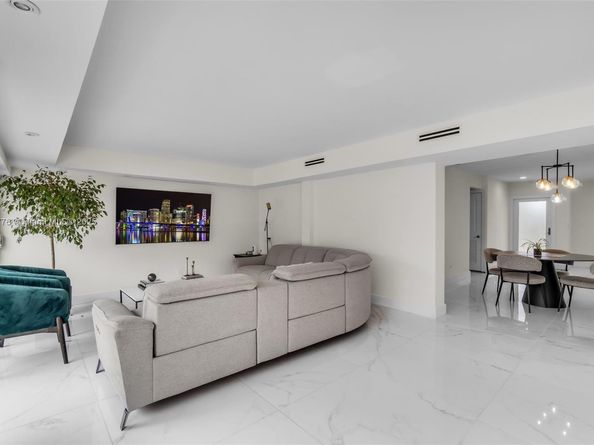 10223 SW 17th St, Miami FL 33165