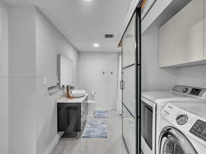 20191 E Country Club Dr 511, Aventura FL 33180
