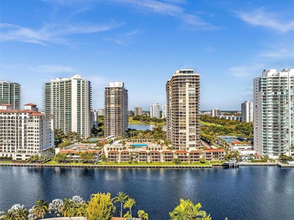 20191 E Country Club Dr 511, Aventura FL 33180