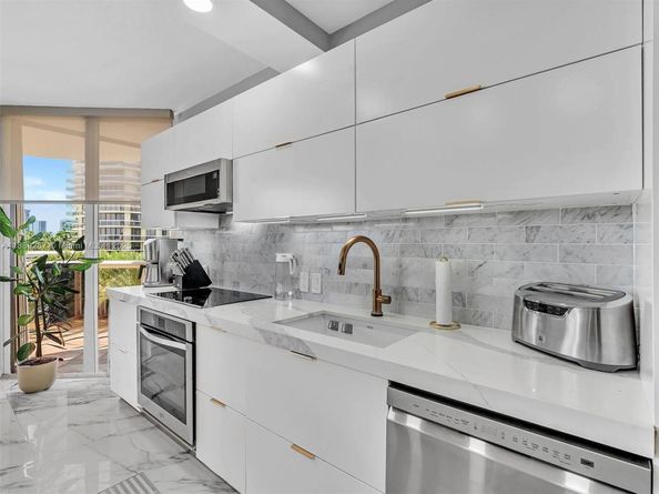 20191 E Country Club Dr 511, Aventura FL 33180