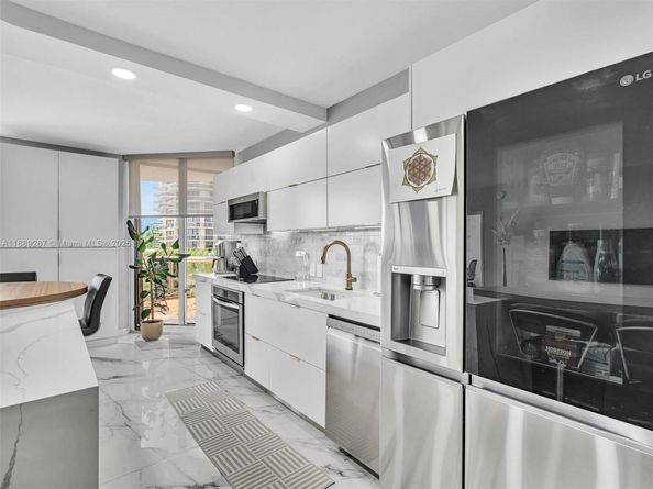 20191 E Country Club Dr 511, Aventura FL 33180