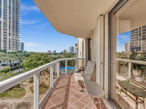 20191 E Country Club Dr 511, Aventura FL 33180