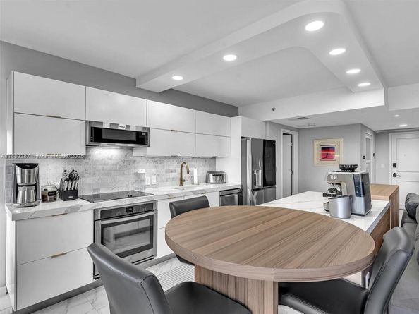 20191 E Country Club Dr 511, Aventura FL 33180