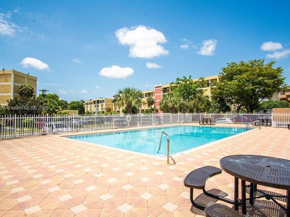 9110 Fontainebleau Blvd 502, Miami FL 33172