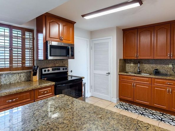 9110 Fontainebleau Blvd 502, Miami FL 33172