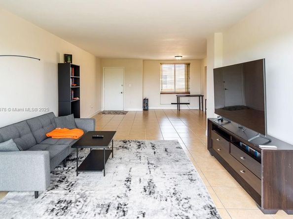 9110 Fontainebleau Blvd 502, Miami FL 33172