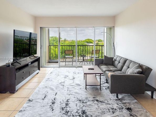 9110 Fontainebleau Blvd 502, Miami FL 33172