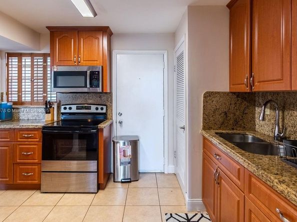 9110 Fontainebleau Blvd 502, Miami FL 33172