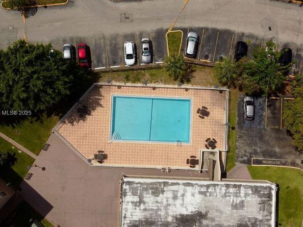 9110 Fontainebleau Blvd 502, Miami FL 33172