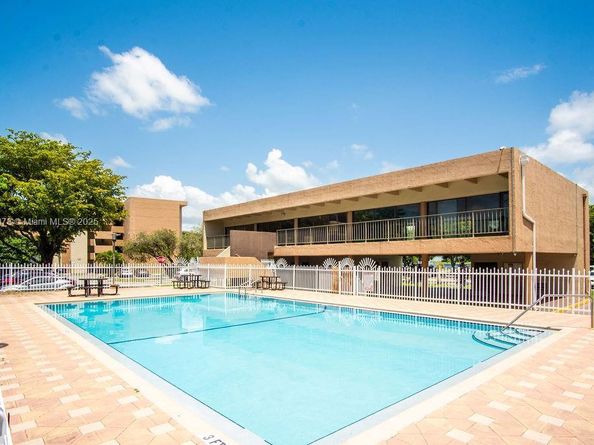 9110 Fontainebleau Blvd 502, Miami FL 33172