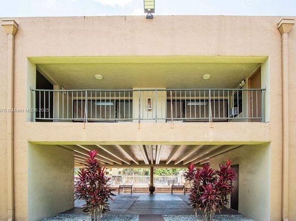 9110 Fontainebleau Blvd 502, Miami FL 33172