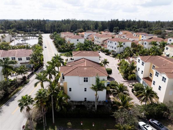 1799 NW 124th Way 1799, Pembroke Pines FL 33028