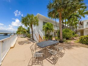 8420 Byron Ave 6, Miami Beach FL 33141