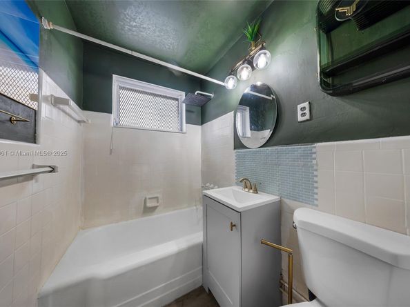 8420 Byron Ave 6, Miami Beach FL 33141
