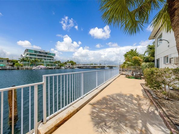 8420 Byron Ave 6, Miami Beach FL 33141