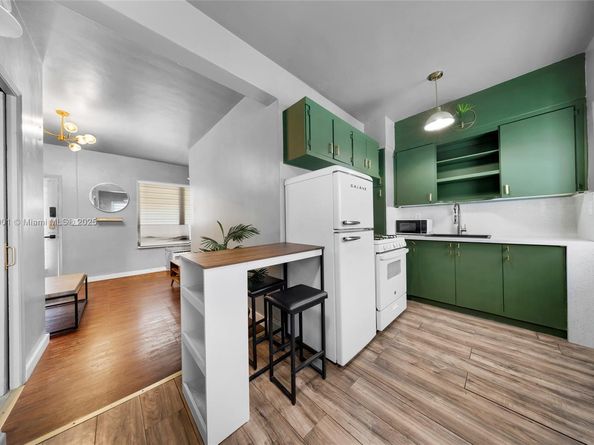 8420 Byron Ave 6, Miami Beach FL 33141