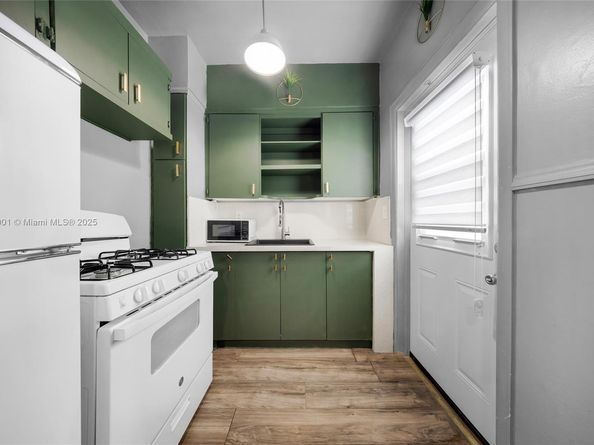 8420 Byron Ave 6, Miami Beach FL 33141