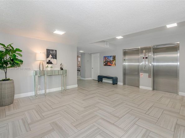 3051 NE 48th St 604, Fort Lauderdale FL 33308