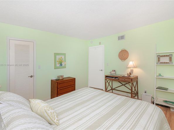 3051 NE 48th St 604, Fort Lauderdale FL 33308