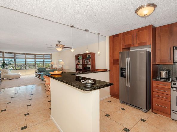 3051 NE 48th St 604, Fort Lauderdale FL 33308