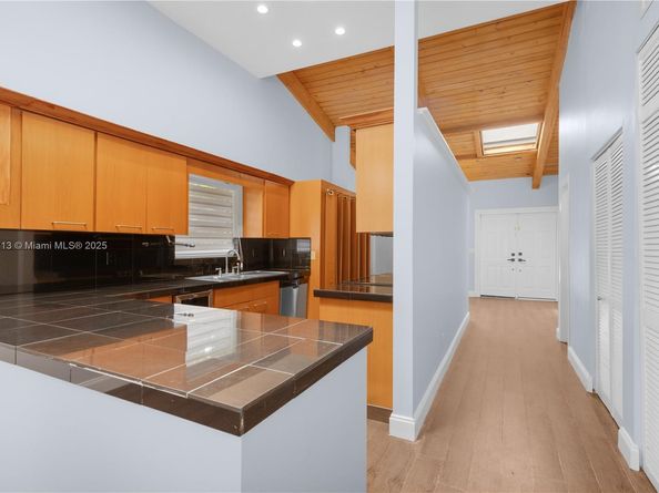 2627 S Parkview Dr 2627, Hallandale Beach FL 33009