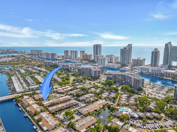 2627 S Parkview Dr 2627, Hallandale Beach FL 33009