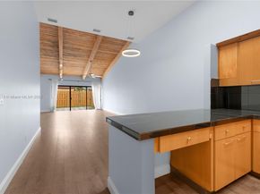 2627 S Parkview Dr 2627, Hallandale Beach FL 33009