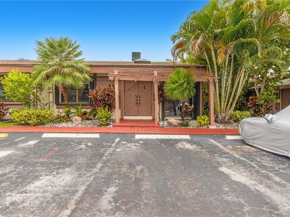 2627 S Parkview Dr 2627, Hallandale Beach FL 33009