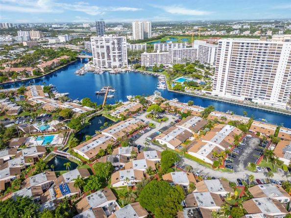 2627 S Parkview Dr 2627, Hallandale Beach FL 33009