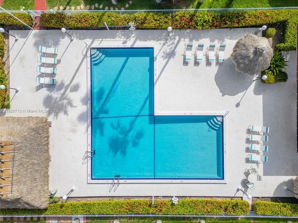 2627 S Parkview Dr 2627, Hallandale Beach FL 33009