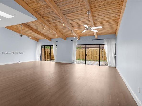 2627 S Parkview Dr 2627, Hallandale Beach FL 33009