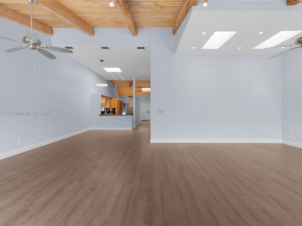 2627 S Parkview Dr 2627, Hallandale Beach FL 33009