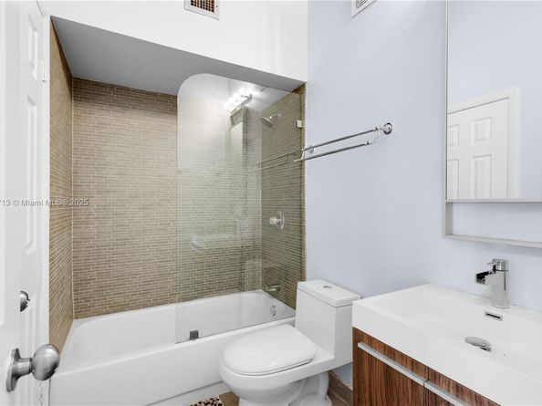 2627 S Parkview Dr 2627, Hallandale Beach FL 33009