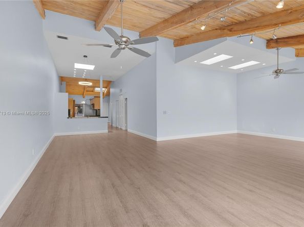 2627 S Parkview Dr 2627, Hallandale Beach FL 33009
