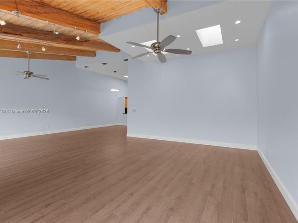 2627 S Parkview Dr 2627, Hallandale Beach FL 33009