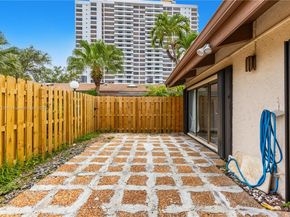 2627 S Parkview Dr 2627, Hallandale Beach FL 33009
