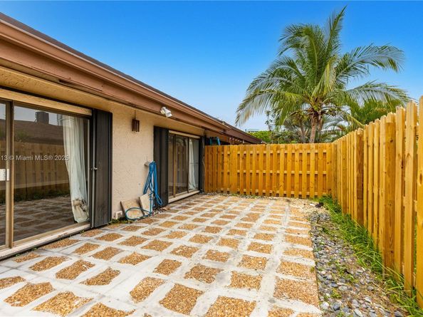 2627 S Parkview Dr 2627, Hallandale Beach FL 33009
