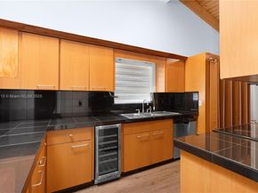 2627 S Parkview Dr 2627, Hallandale Beach FL 33009