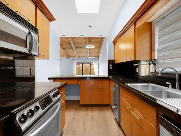 2627 S Parkview Dr 2627, Hallandale Beach FL 33009