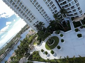 21150 Point Pl 1202, Aventura FL 33180