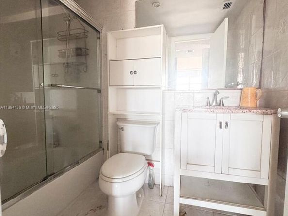 2025 NE 164th St 206, North Miami Beach FL 33162