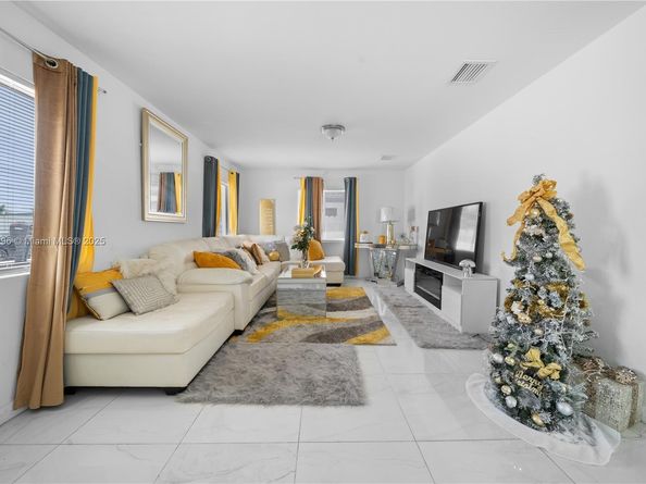 531 NW 15 St, Florida City FL 33034