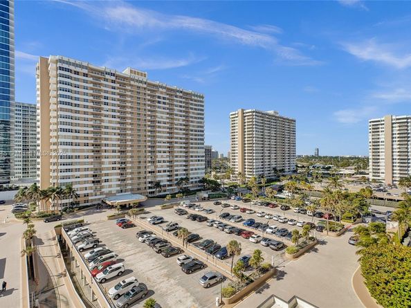 1950 S Ocean Dr 8J, Hallandale Beach FL 33009