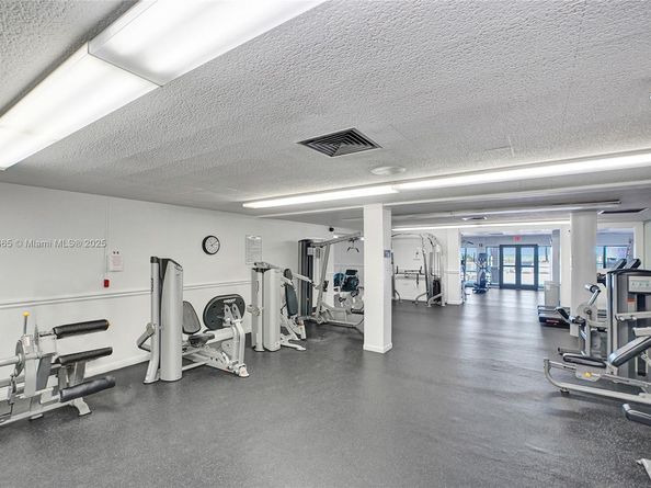 1950 S Ocean Dr 8J, Hallandale Beach FL 33009
