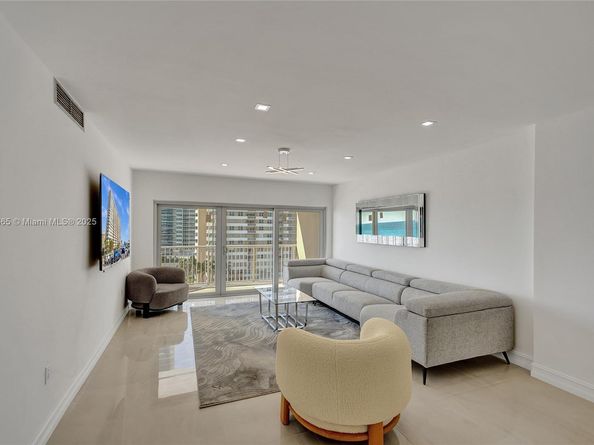1950 S Ocean Dr 8J, Hallandale Beach FL 33009