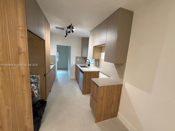 328 NE 57th St, Miami FL 33137