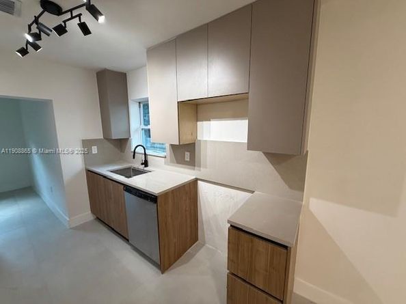 328 NE 57th St, Miami FL 33137