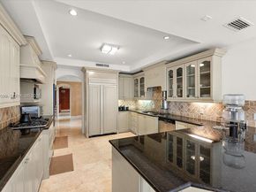 3471 Main Hwy 1240, Miami FL 33133